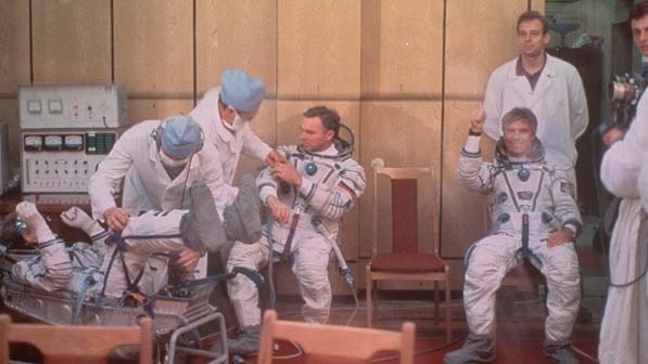 Eine Crew wird für den Start vorbereitet