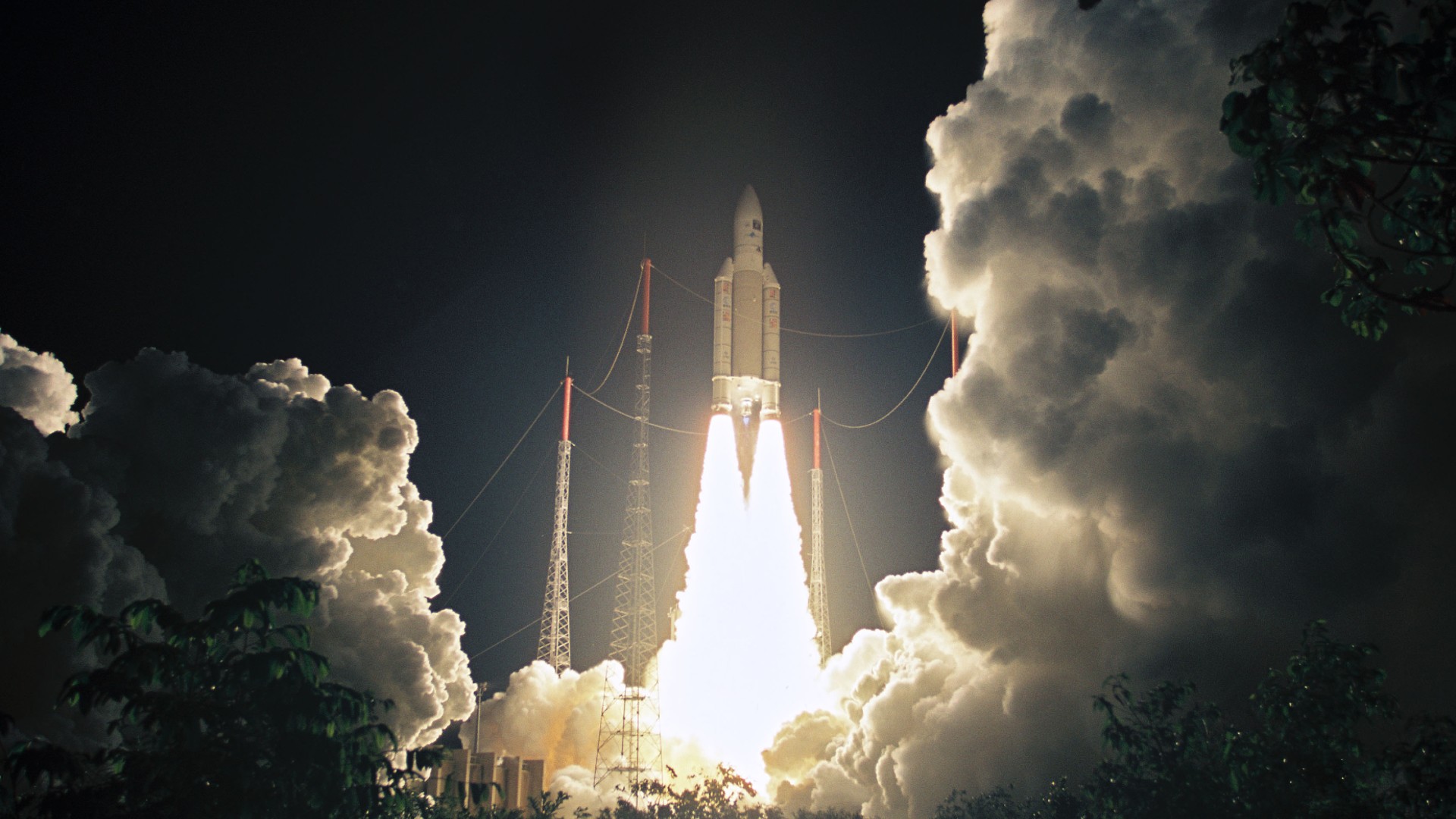 Die Ariane 5 hebt ab.