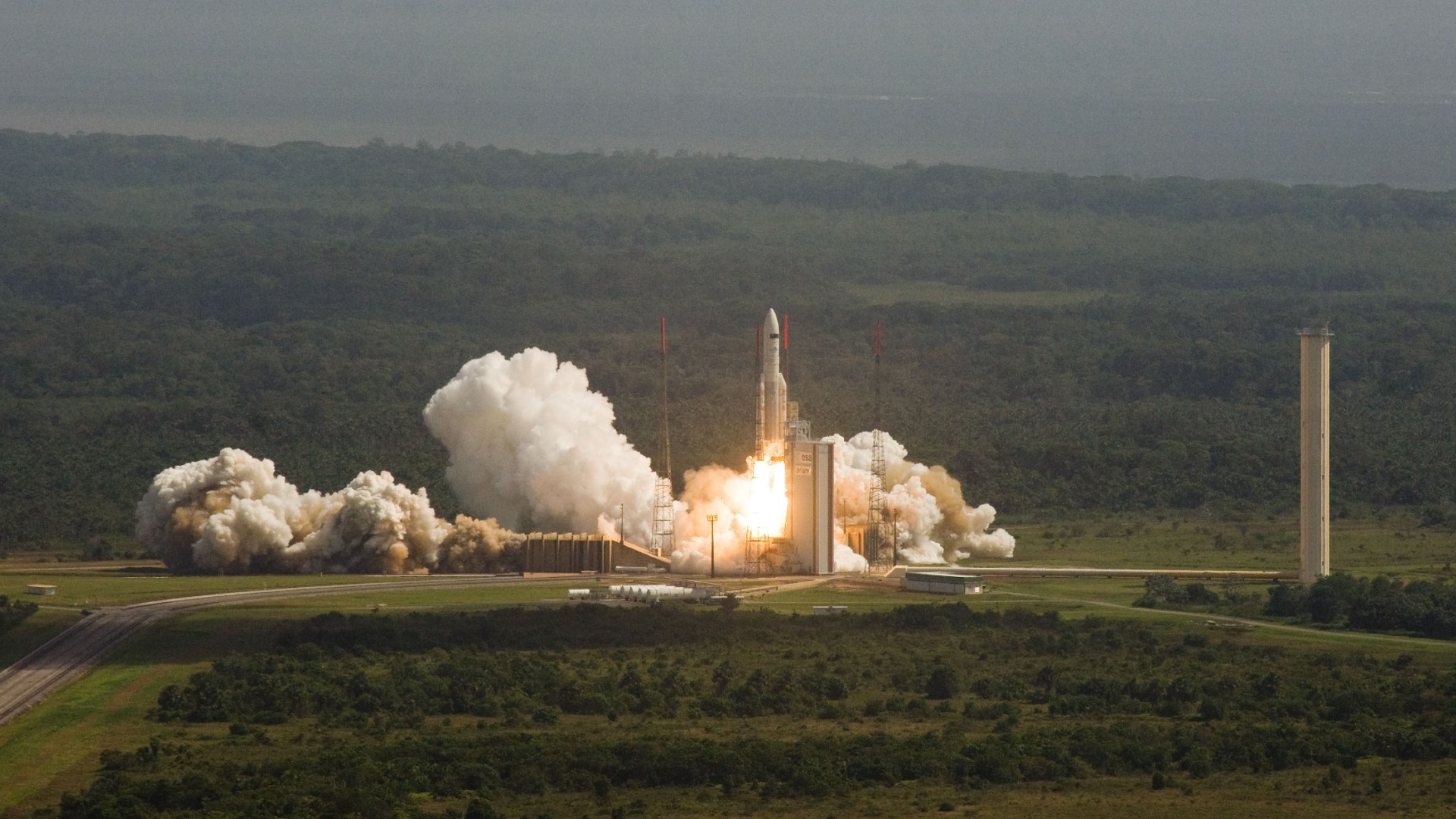 Eine Ariane-Rakete hebt ab