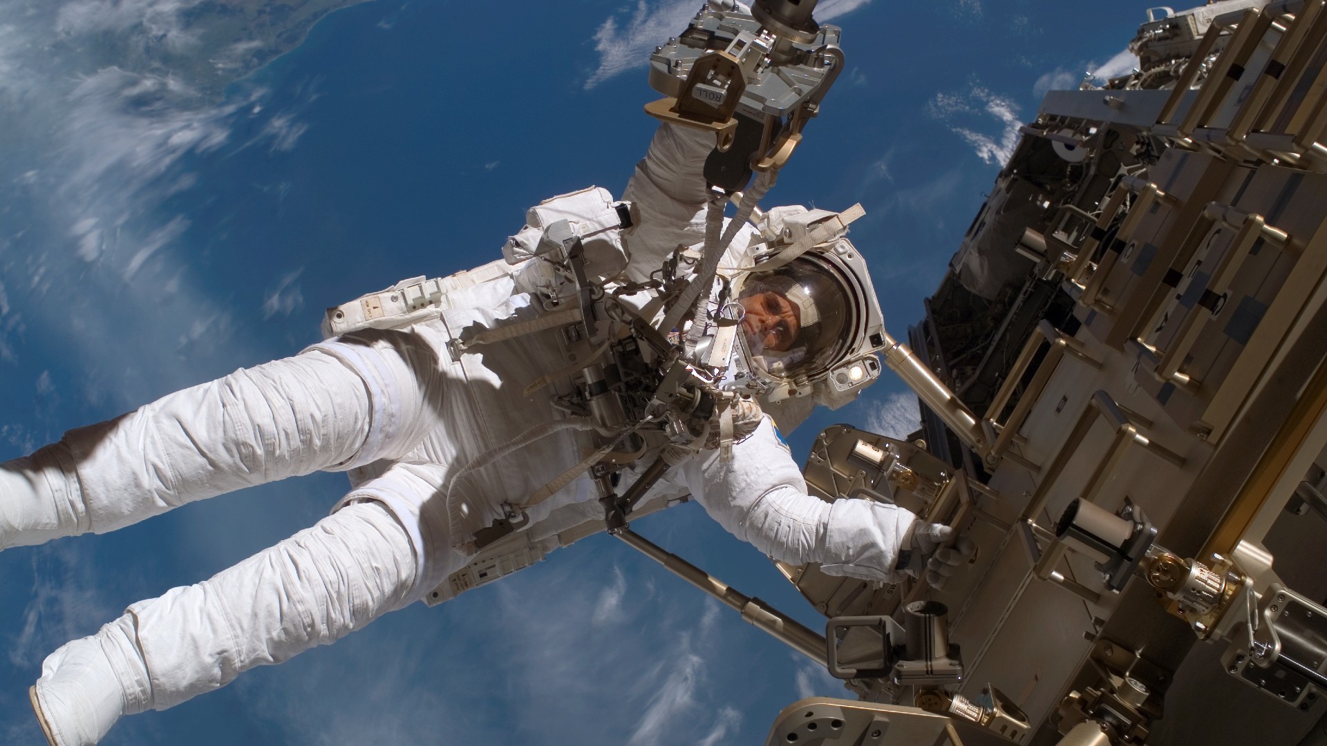 ESA-Astronaut Christer Fuglesang beim Spacewalk.