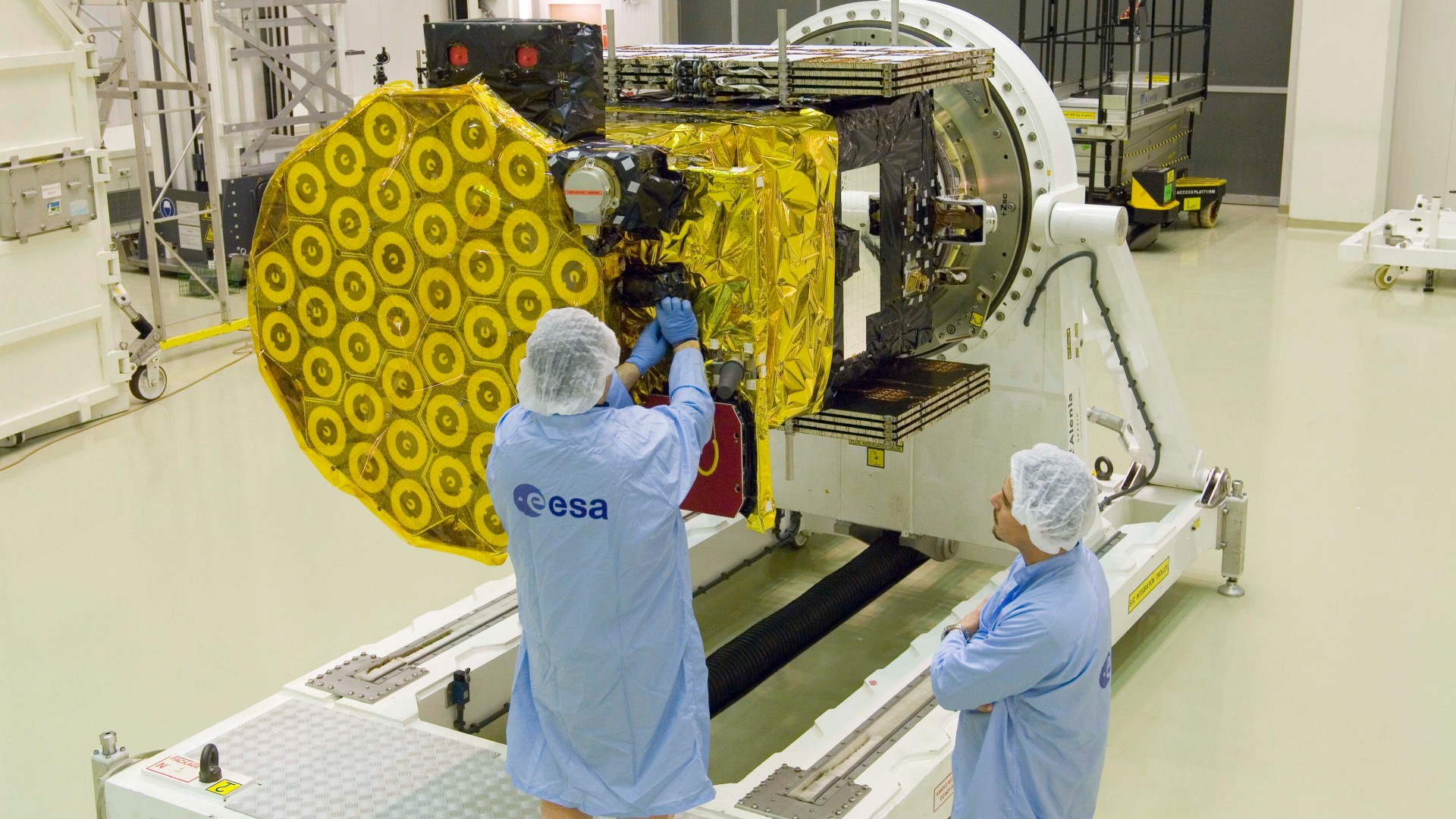 So fing es an: Hier wurde ein Testsatellit für das Galileo-System startklar gemacht.