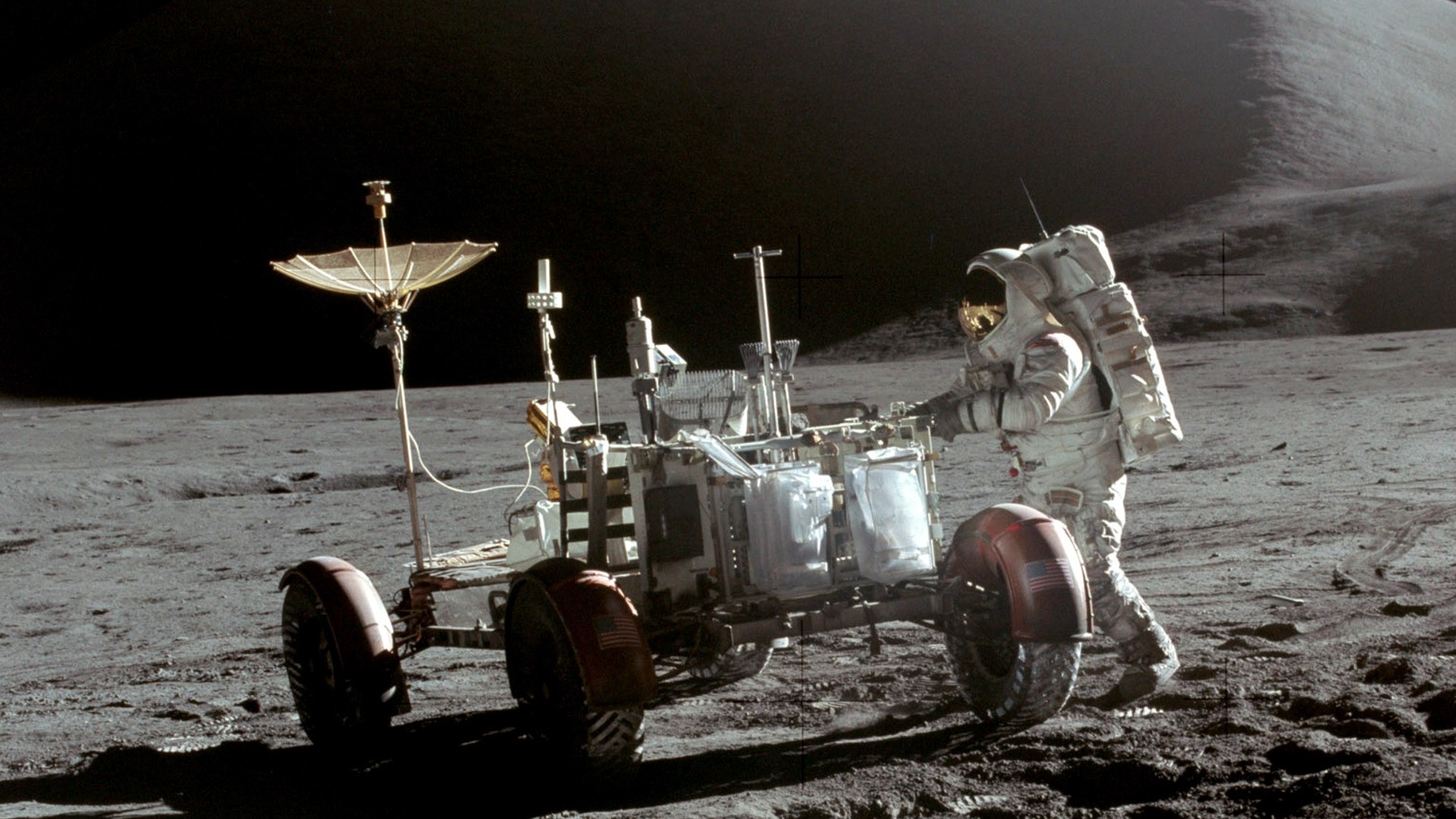 Mond-Auto mit Astronaut auf dem Mond