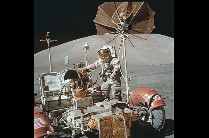 „Mond-Auto" mit Astronauten
