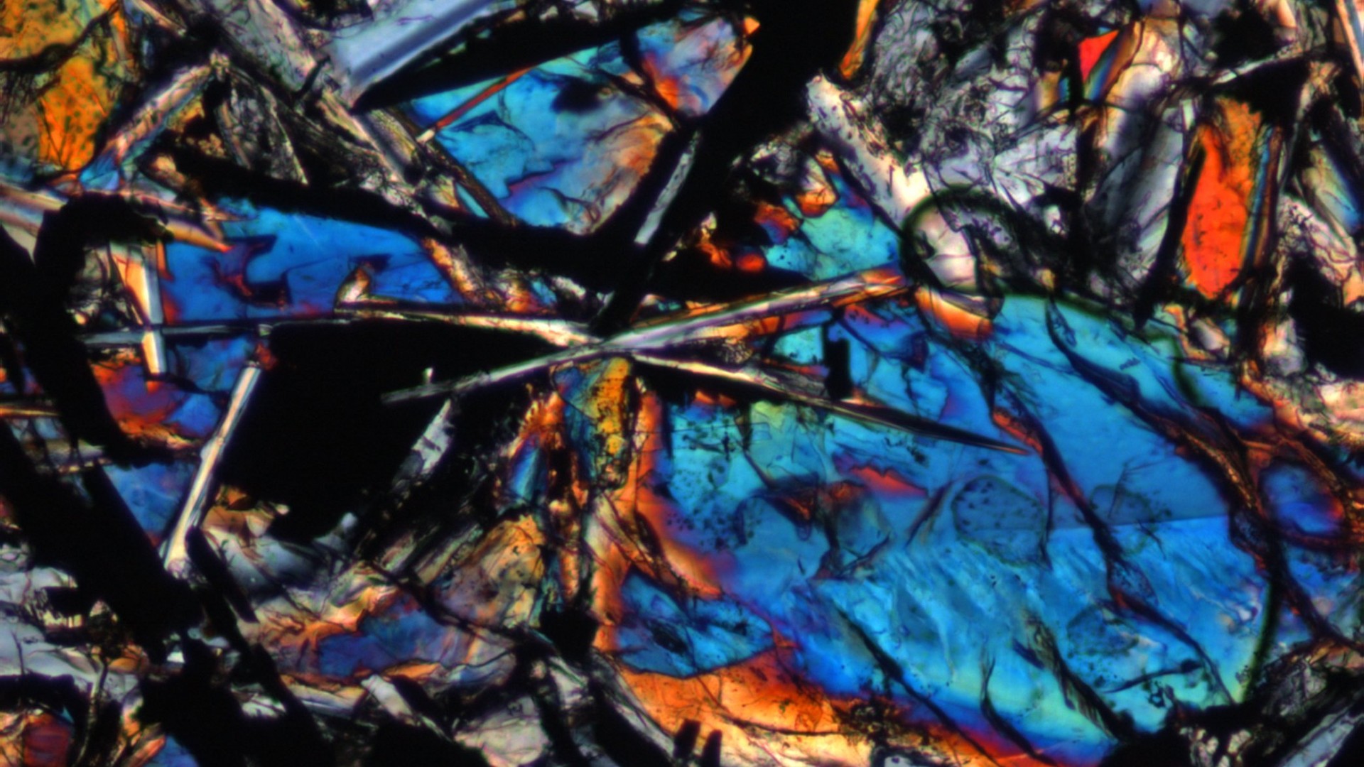 Mondgestein unter einem speziellen Mikroskop.