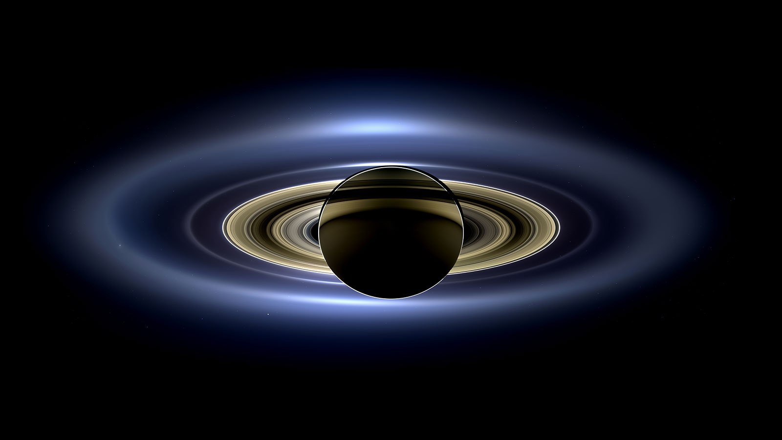 Diese eindrucksvolle Aufnahme von Saturn und seinen Ringen