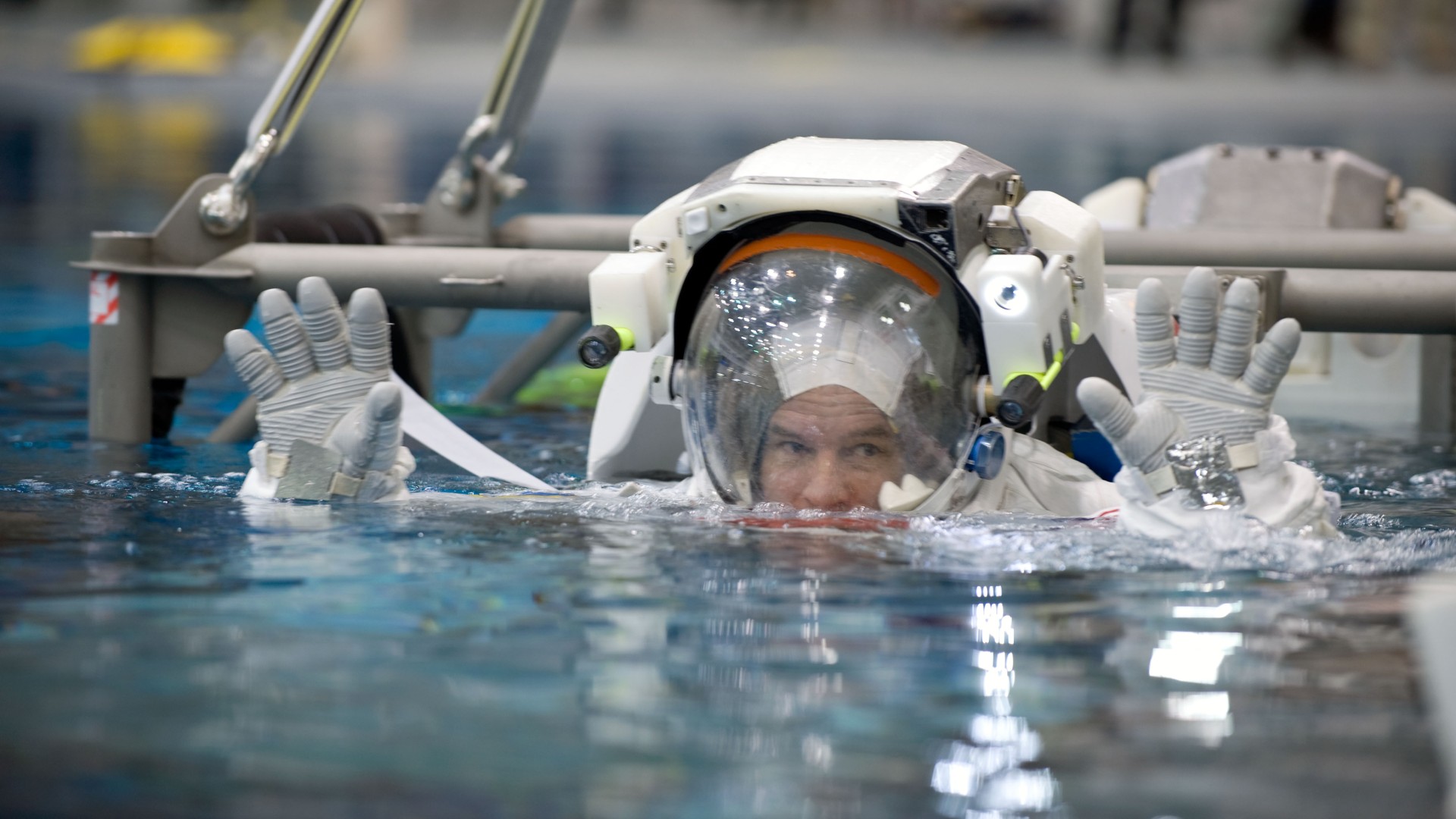 Ein Astronaut geht auf „Tauchstation“.