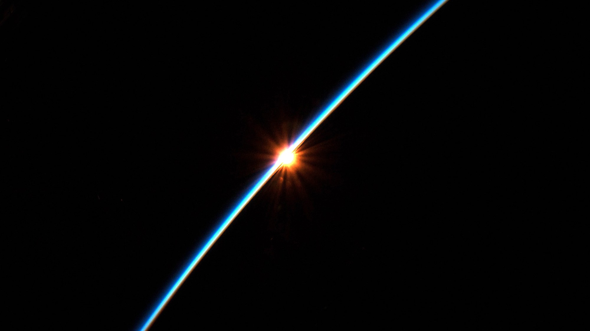 Sonnenaufgang gesehen von Bord der ISS