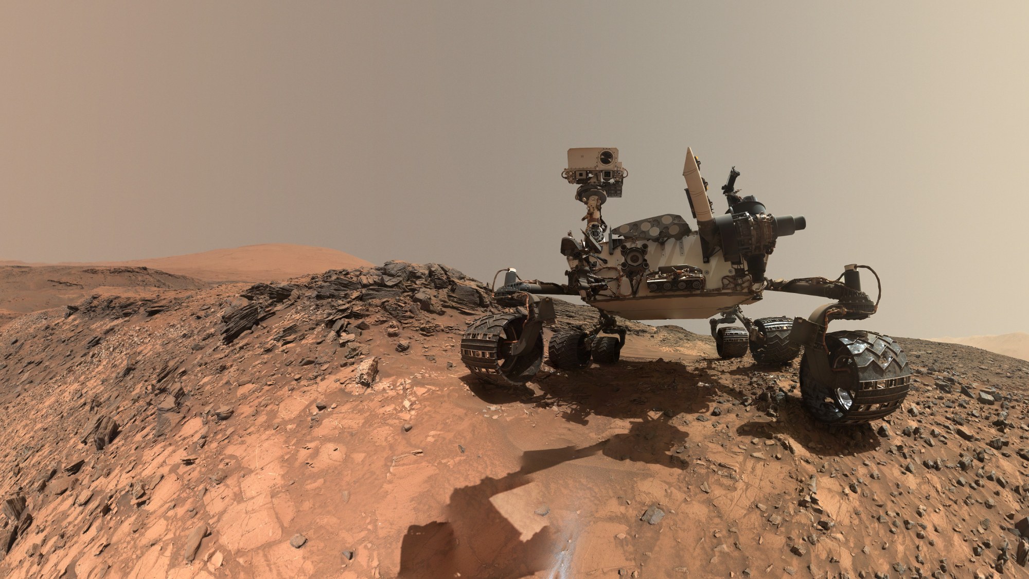 Tiefwinkel-Selbstporträt des Mars-Rover Curiosity