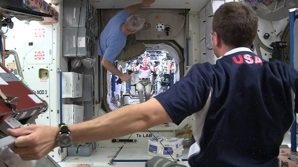 ISS-Crew im WM-Fieber