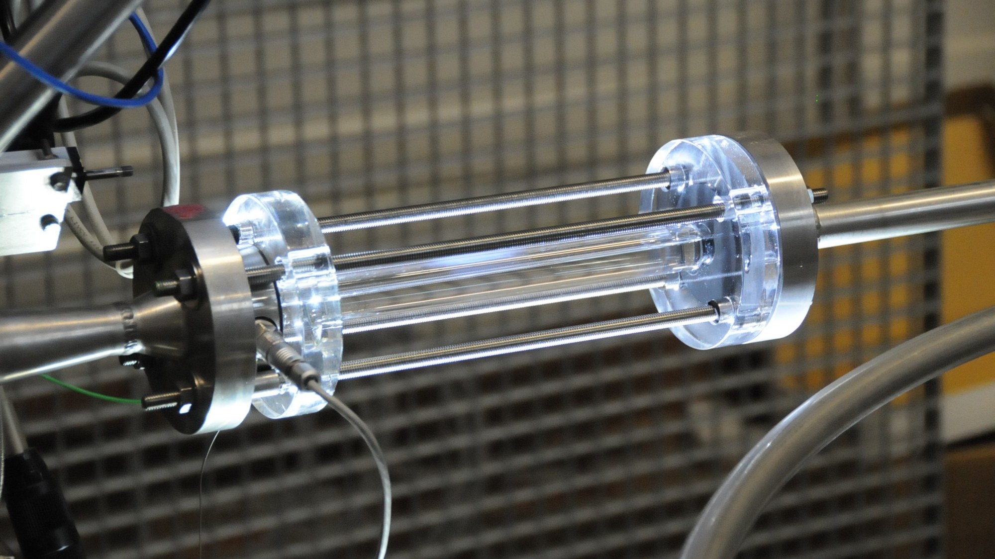 Das Bild zeigt einen Versuchsaufbau.