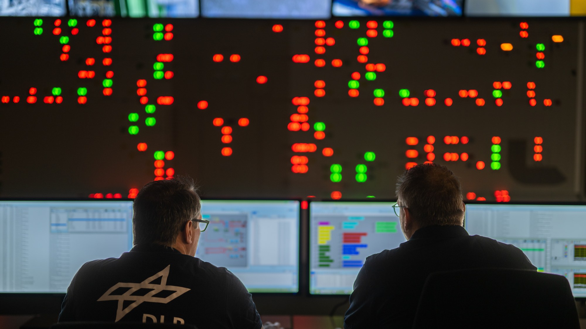 Das Bild zeigt einen Einblick in den Kontrollraum des Prüfstands P5.2.