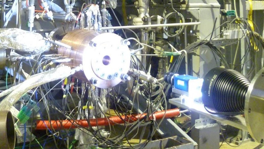 Das Bild zeigt eine Brennkammer am Prüfstand P8.