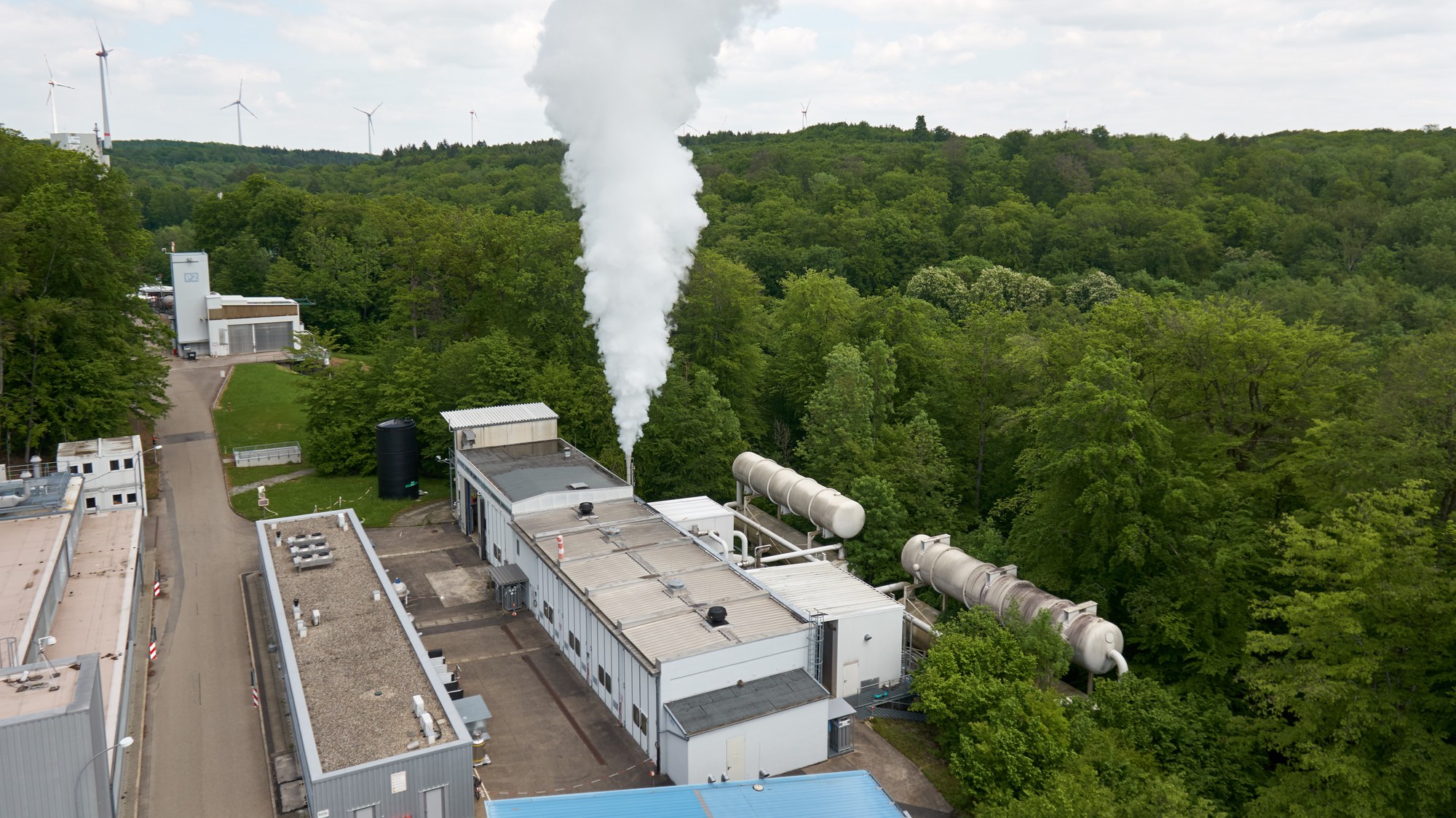 Das Bild zeigt den Prüfstand P1.0 bei einem Versuch.
