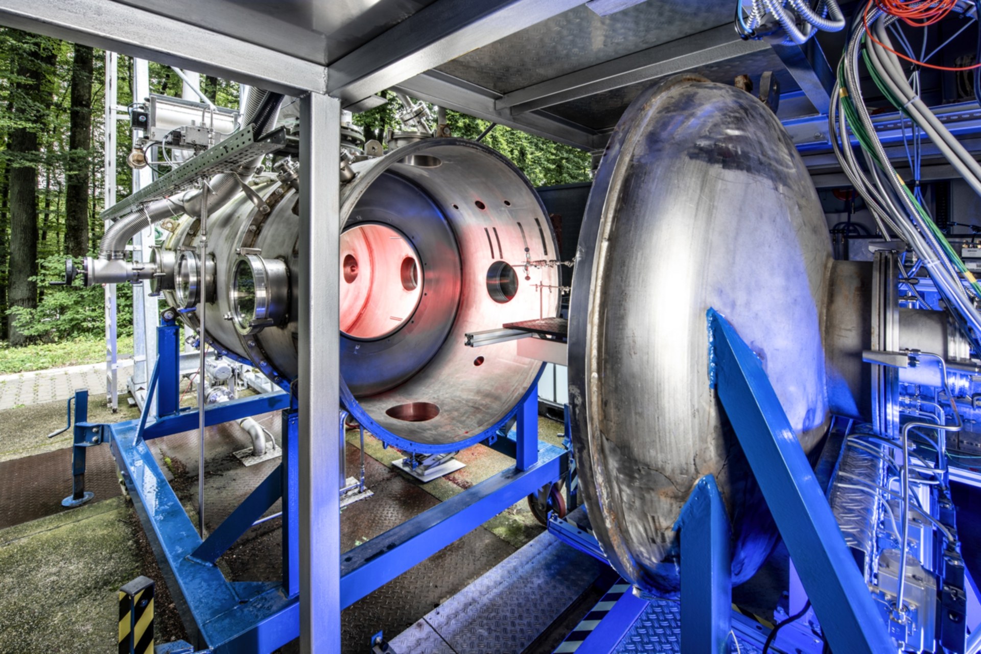 Das Bild zeigt eine mobile Höhensimulationsanlage.