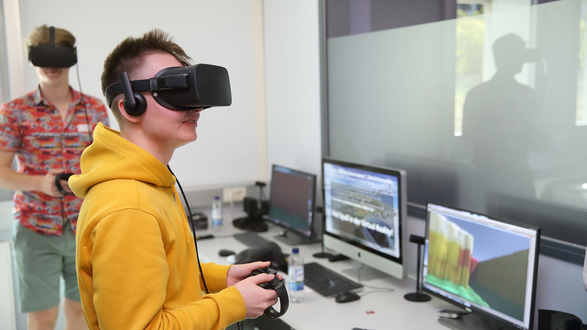 Nachwuchsforscher mit 3D-Brille
