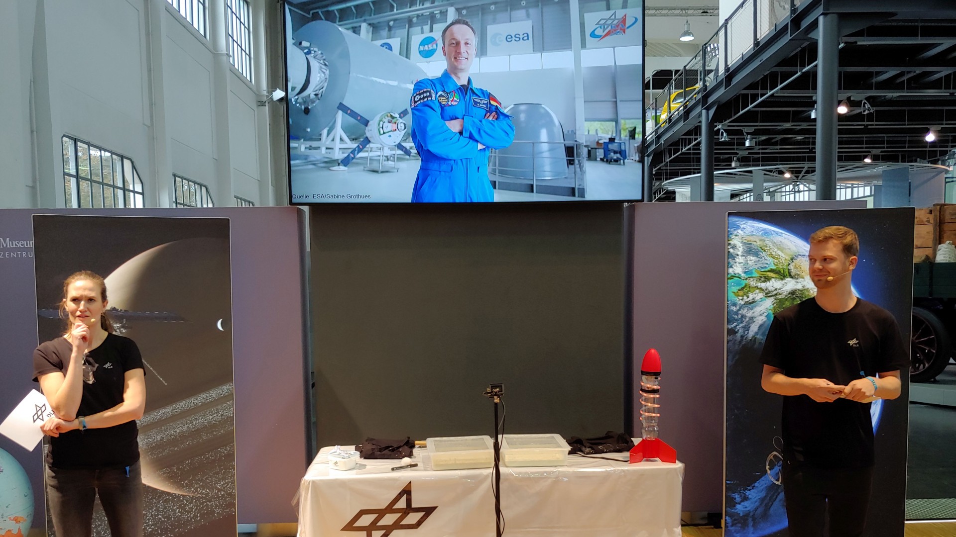 Turoren des DLR_School_Lab Oberpfaffenhofen auf der FORSCHA