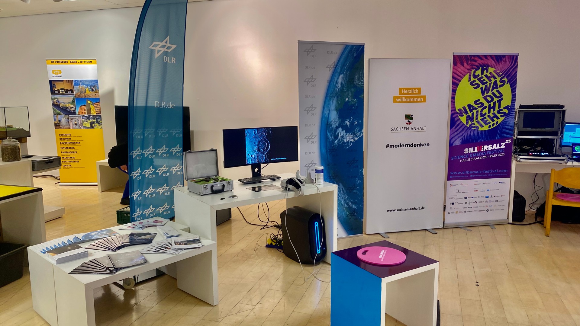 DLR-Stand am Wissenschaftsmarkt des Silbersalz Science & Media Festivals