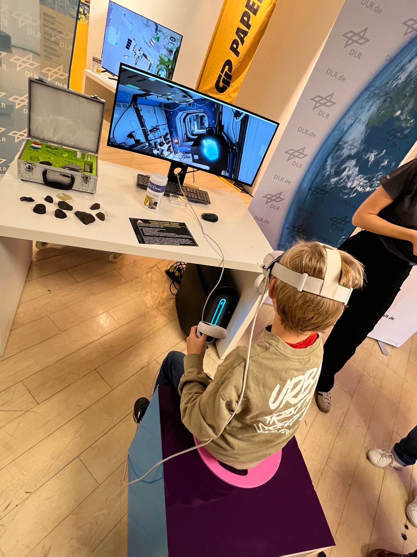 VR-Test am DLR-Stand