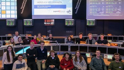 Jugendliche beim Workshop Spacecraft Operations