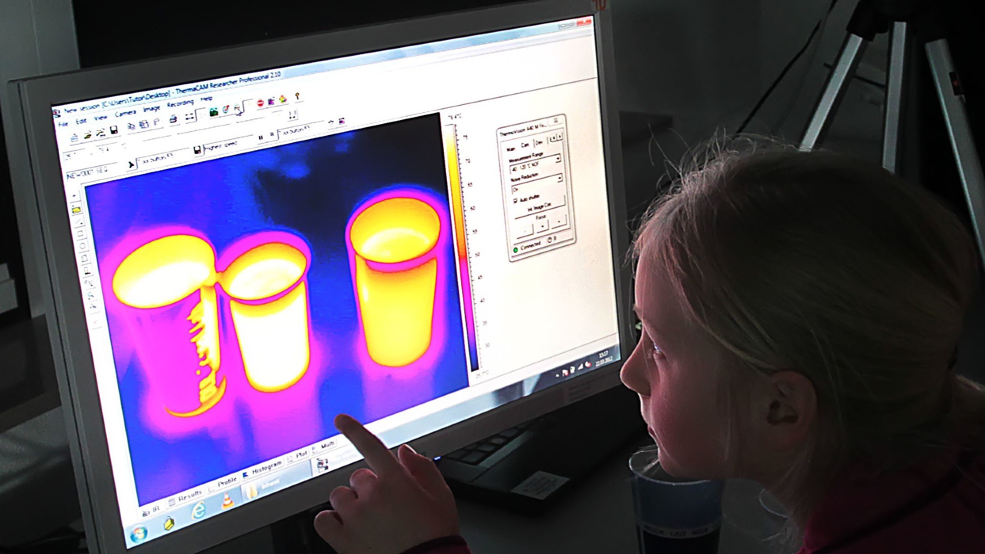 Schüler vor Bildschirm