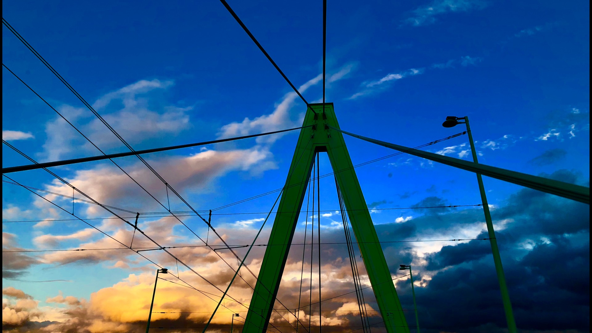 Brücke in der Abenddämmerung