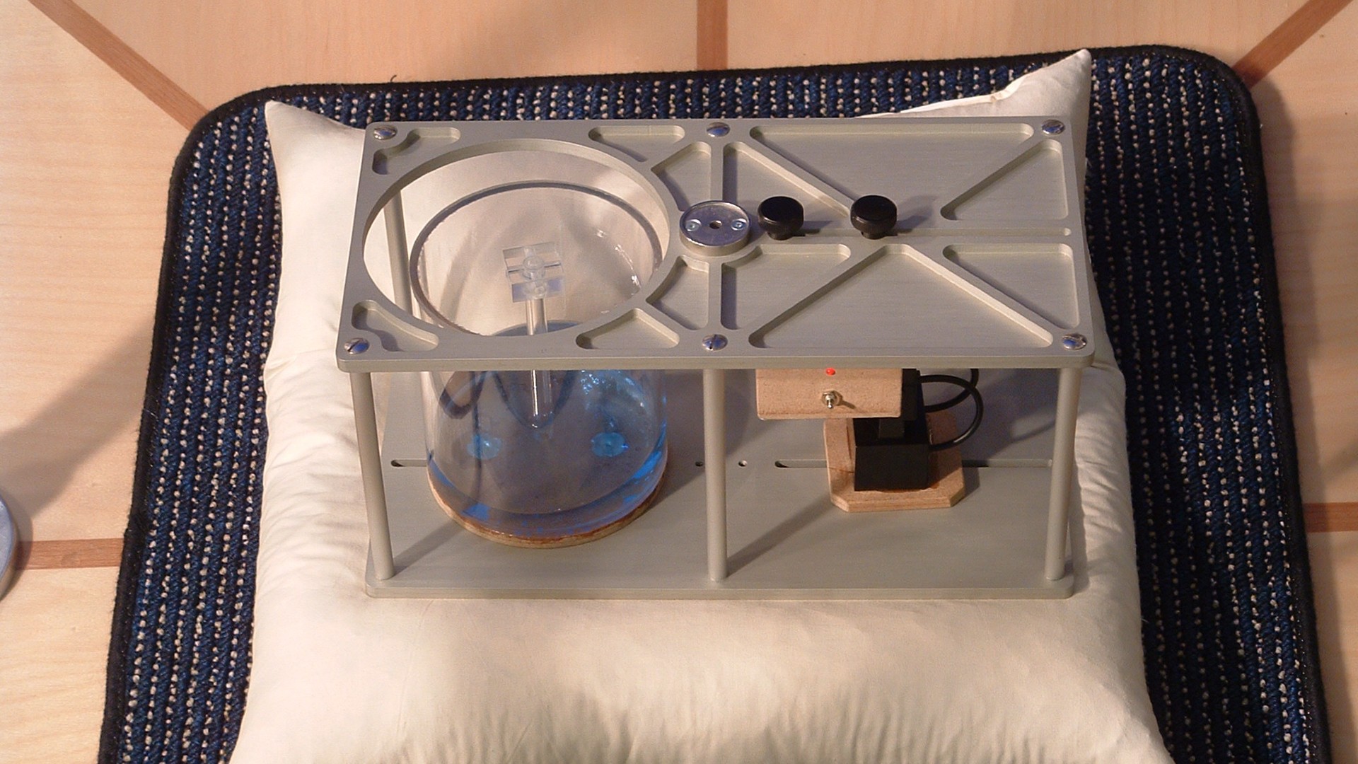 Experiment „Kapillarkraft" auf Kissen