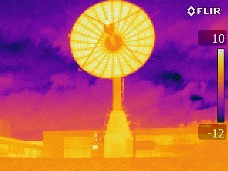 Wärmebild einer Empfangsantenne mit eingeschalteter Heizung