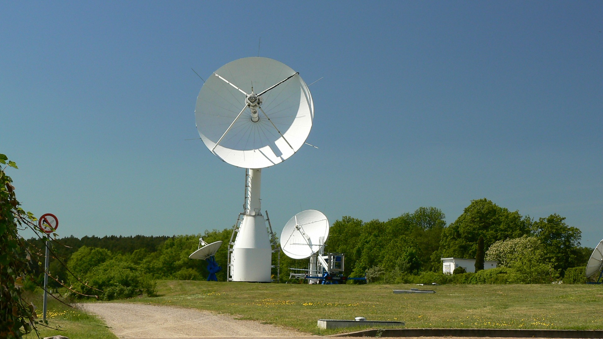 Empfangsantennen im DLR-Standort Neustrelitz.