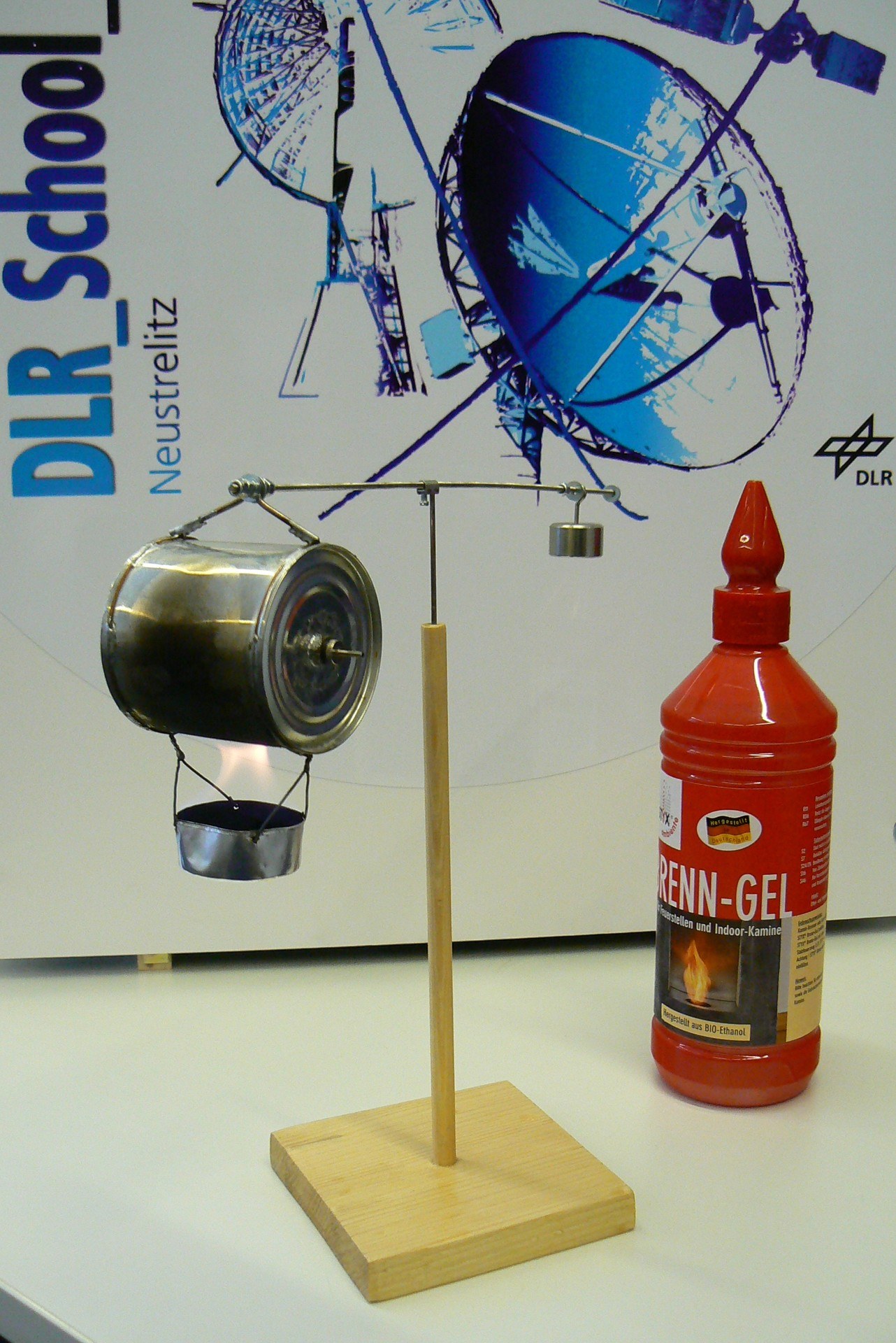 Selbstgebautes Wasserdampftriebwerk.