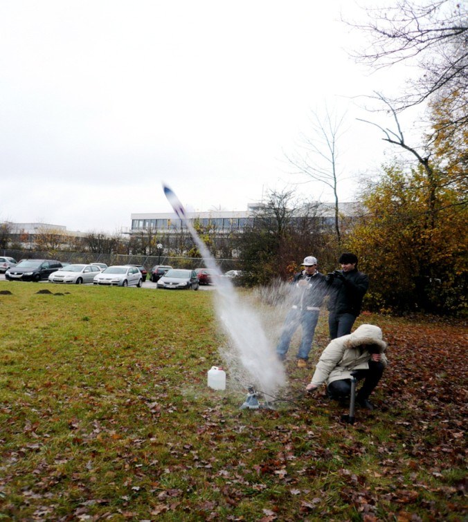 Start der Wasserrakete des DLR_School_Lab.