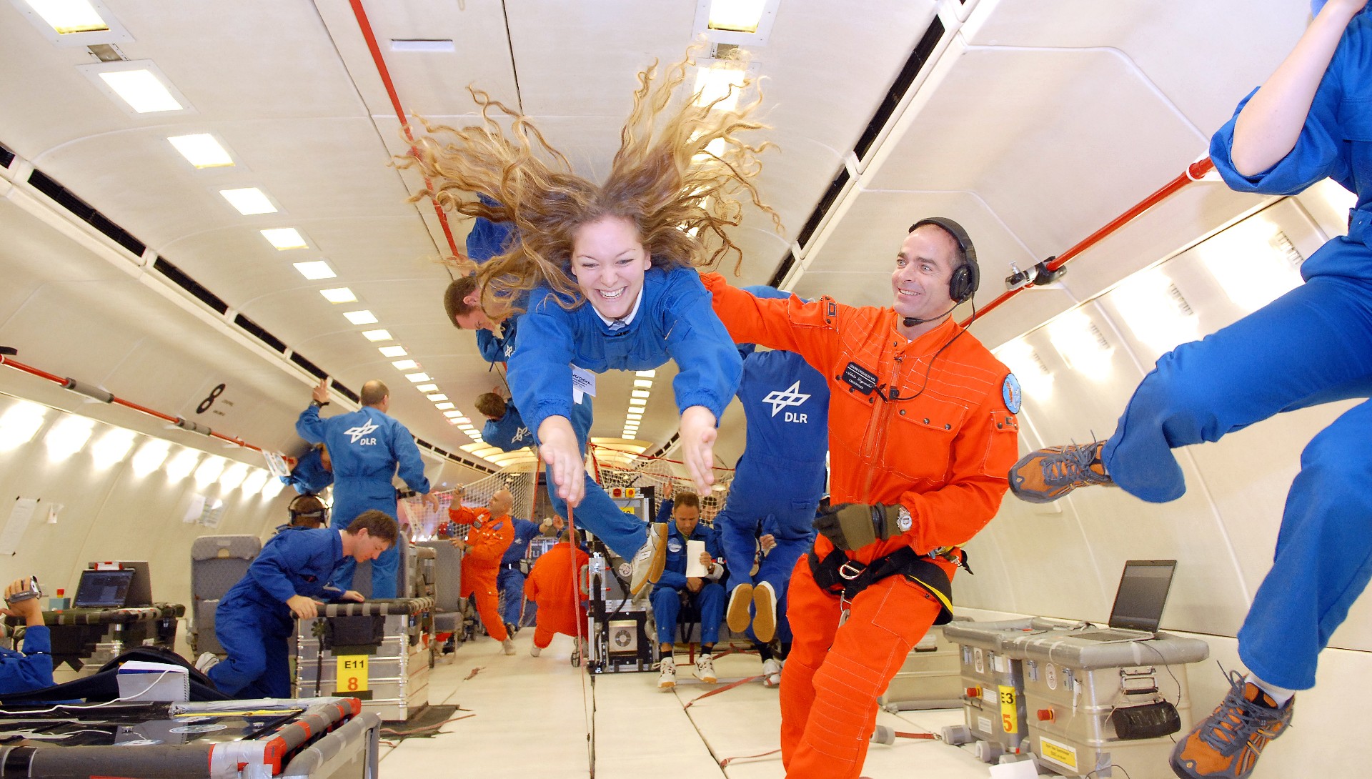 Nachwuchswissenschaftlerin beim Parabelflug.