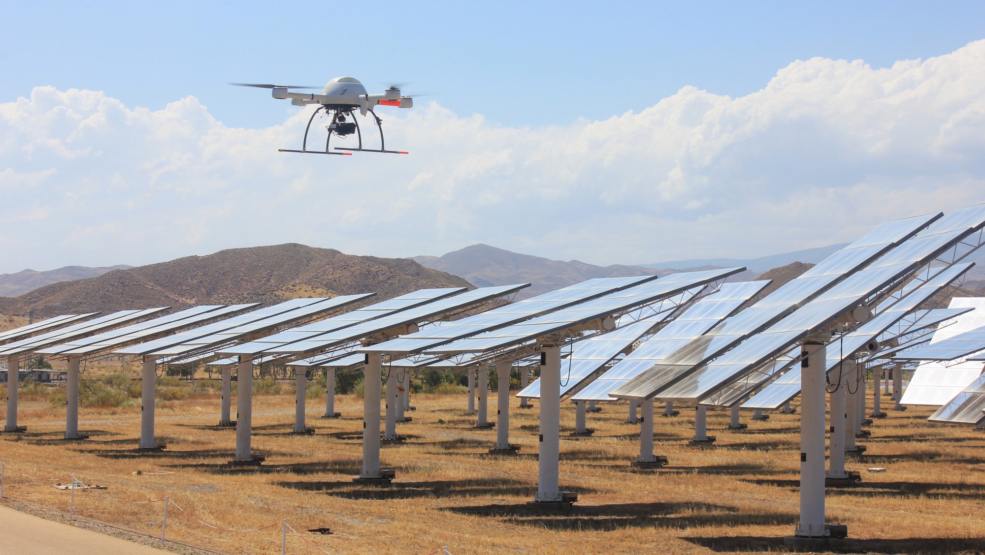 Überwachung des optischen Zustands von Heliostaten durch Drohnen