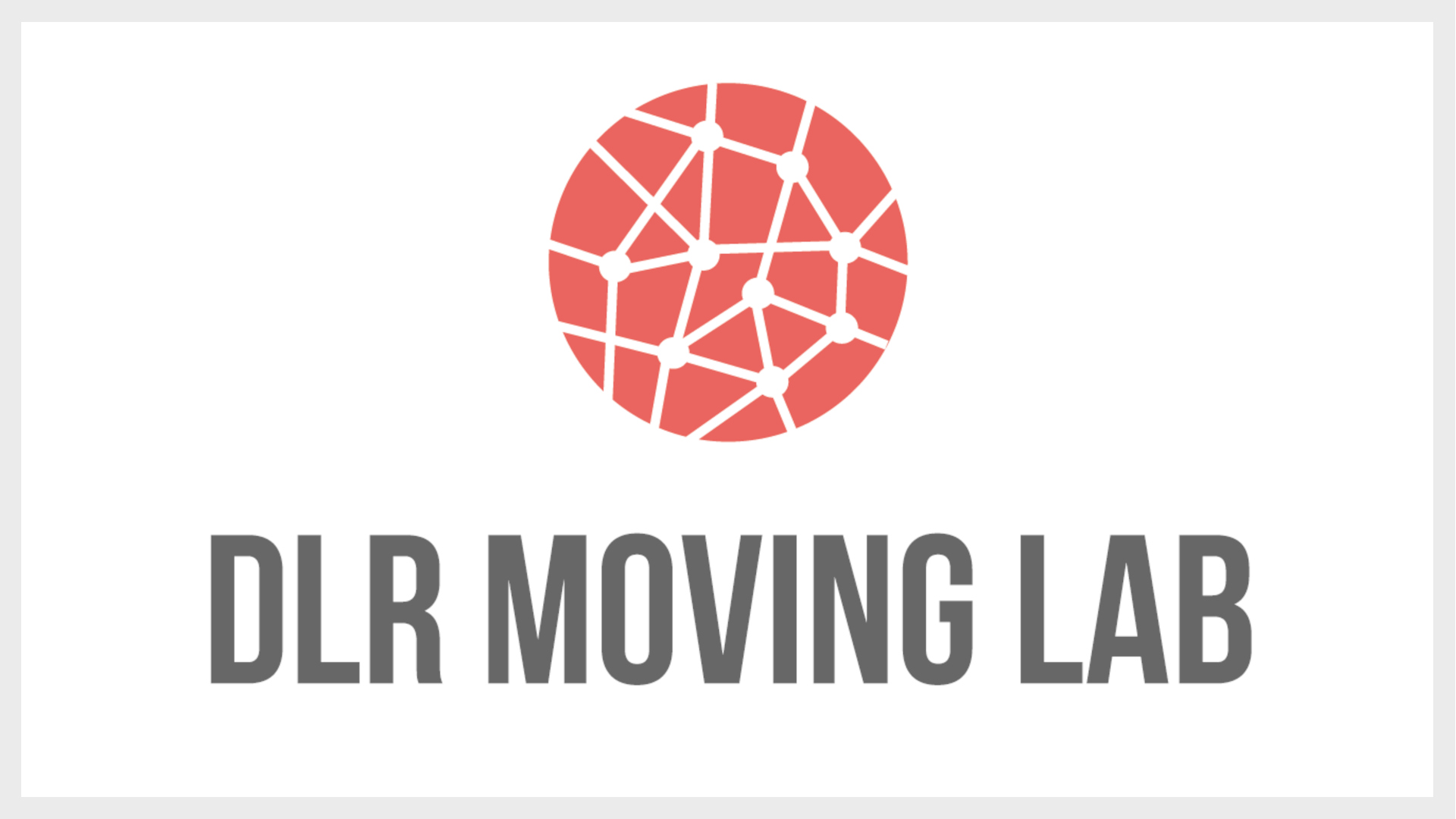 In einem Kasten mit weißem Hintergrund und grauem Rand ist das Logo des MovingLab: Ein roter Kreis mit weißen Linien sowie weißen Punkten. Es symbolisiert die Erde mit Strecken zwischen verschiedenen Standorten. Darunter steht in Großbuchstaben DLR MOVING LAB.