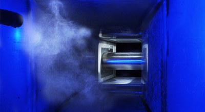 Enteisungsprüfstand im Betrieb mit Eisnebel