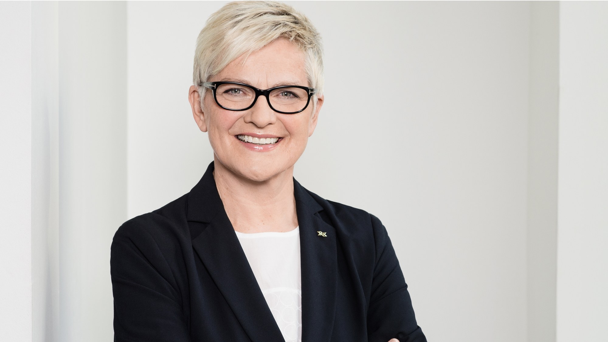 Zu sehen ist ein Porträtbild von Barbara Lenz.