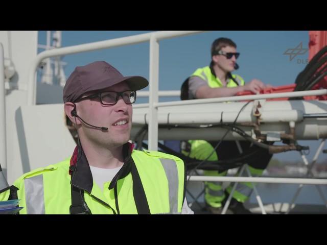 DLR-Mitarbeiter mit Warnwesten