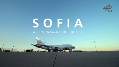 Startbild - Video: Die fliegende Sternwarte SOFIA entdeckt Baustein für das junge Universum