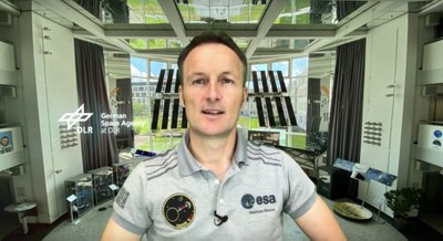 Standbild: YouTube – Astronaut Matthias Maurer lädt zur Teilnahme am Überflieger-2 Wettbewerb ein