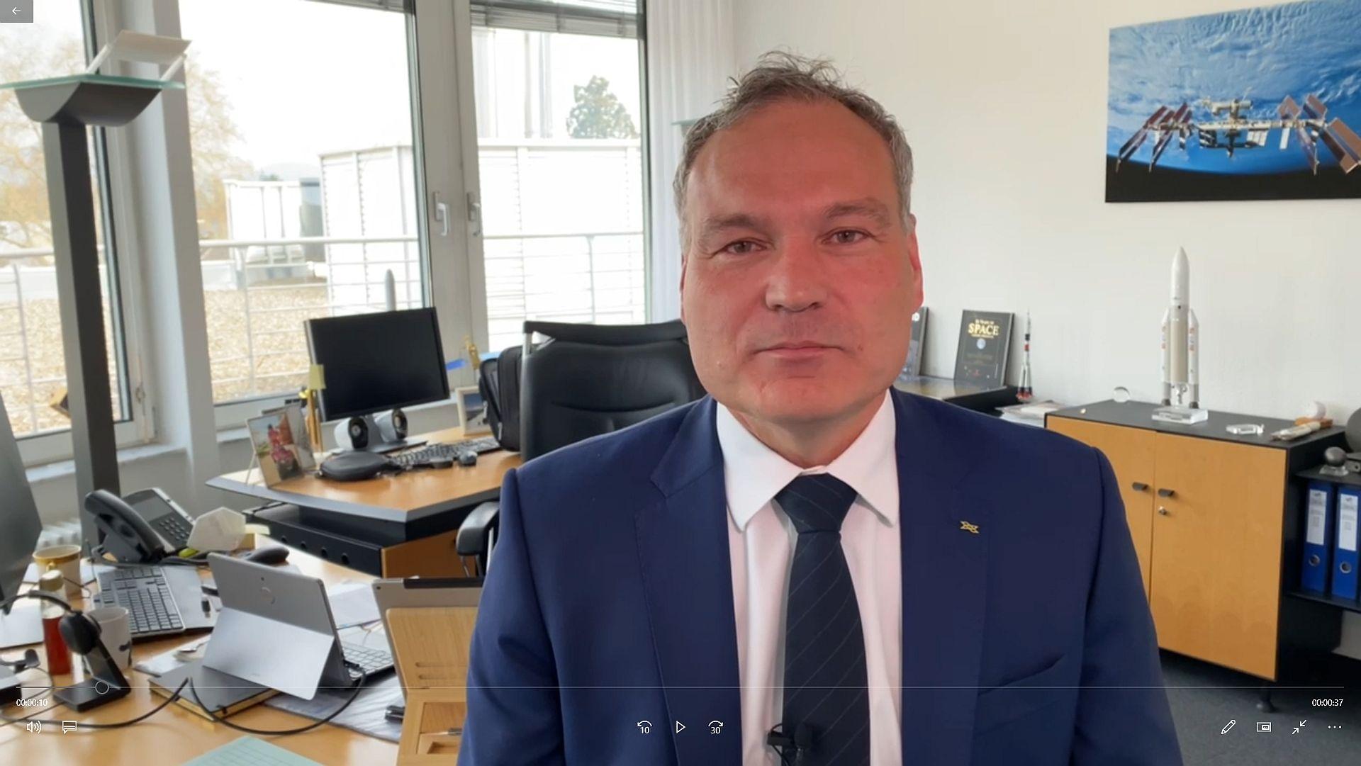 Standbild - Video - Der DLR Mi­kro­laun­cher-Wett­be­werb - Dr. Walther Pelzer