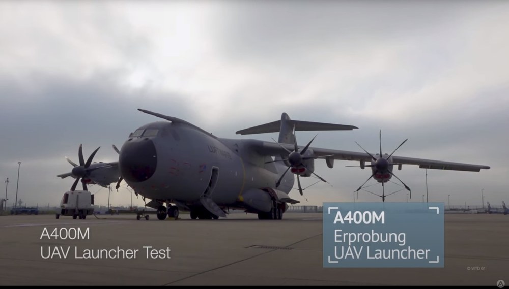 Unbemanntes Luftfahrzeug (Remote-Carrier-Flugtestdemonstrator) wird zum ersten Mal von einer fliegenden A400M aus gestartet und betrieben