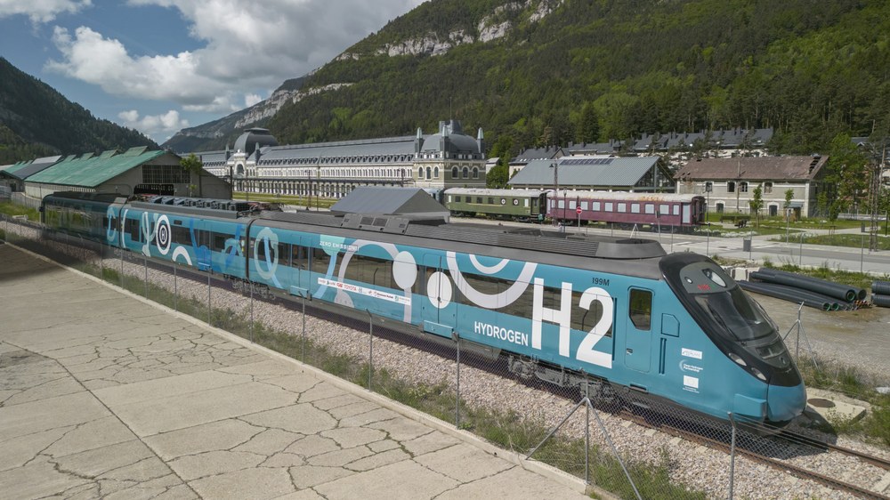 Video: Spaniens erster Wasserstoffzug auf Probefahrt in die Pyrenäen