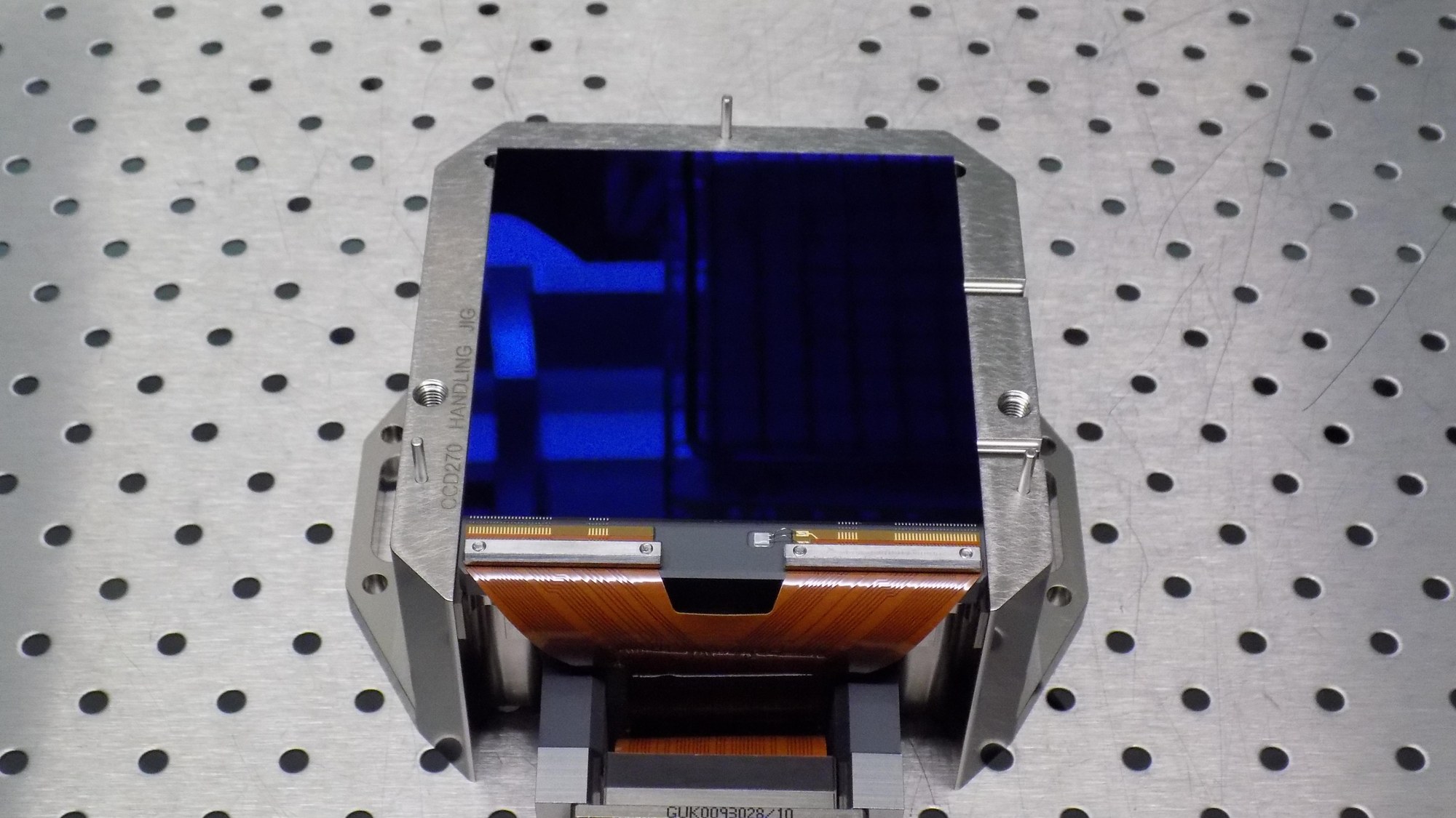 Einer der ersten für die PLATO-Mission ausgelieferten CCD-Chips