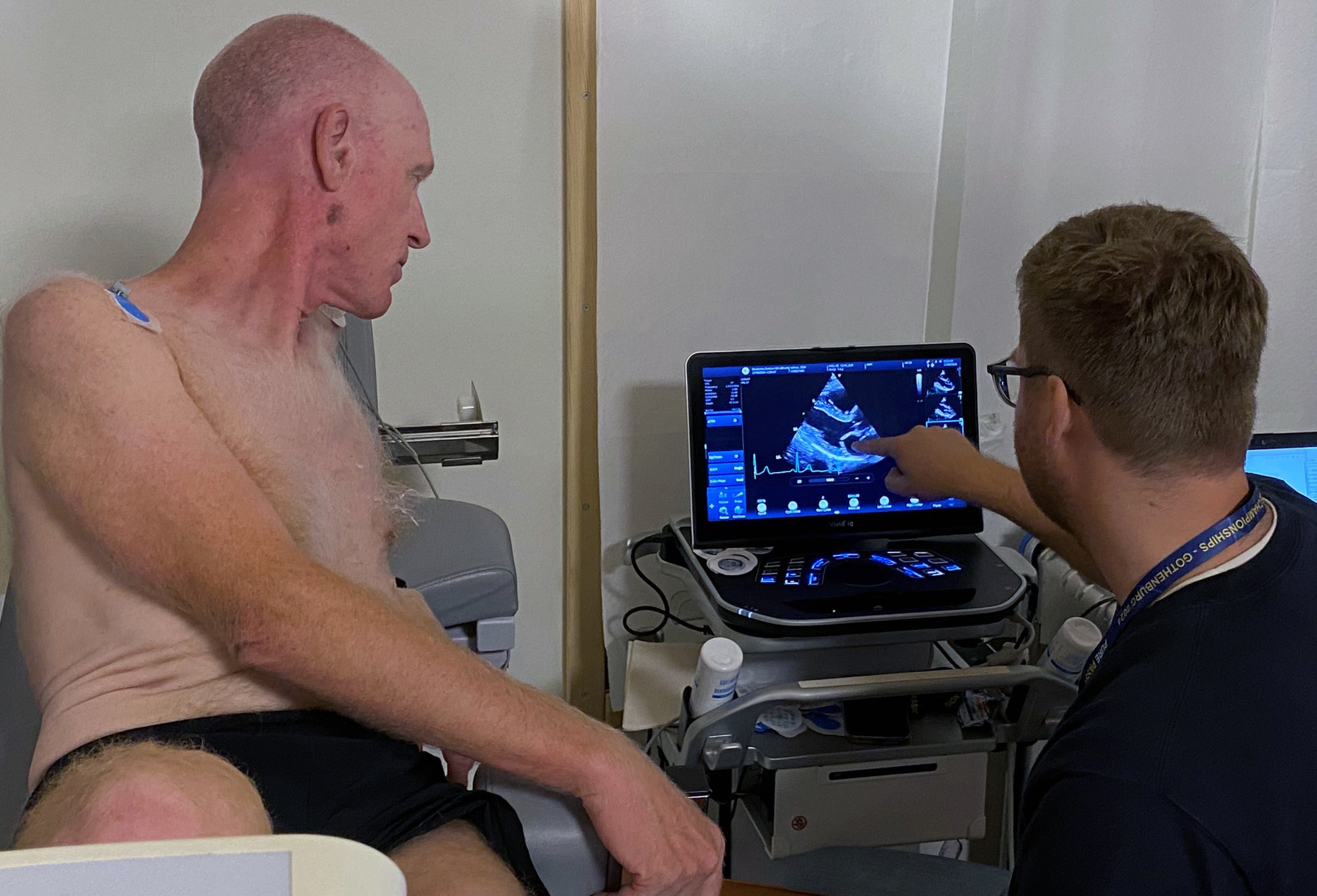 Ultrasound examination at the 'Heart and Vessel' station