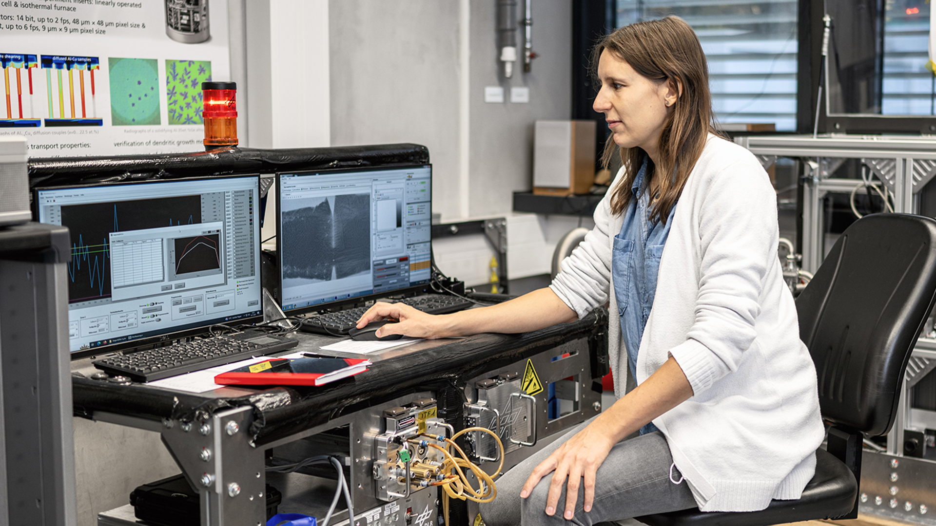 Maike Becker can observe the X-ray tube images in real time.