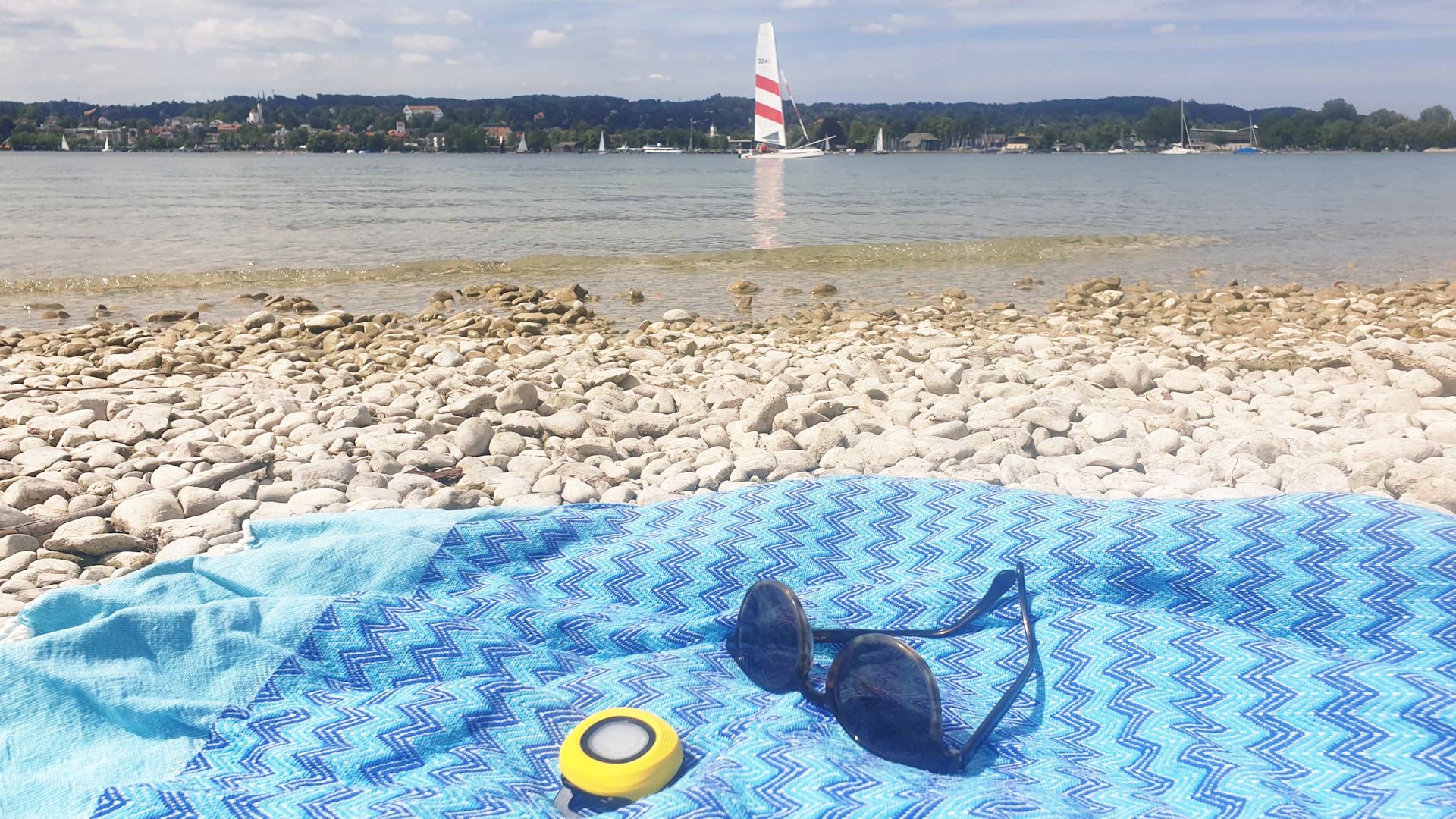 The UV-Bodyguard measures UV radiation and warns users via an app