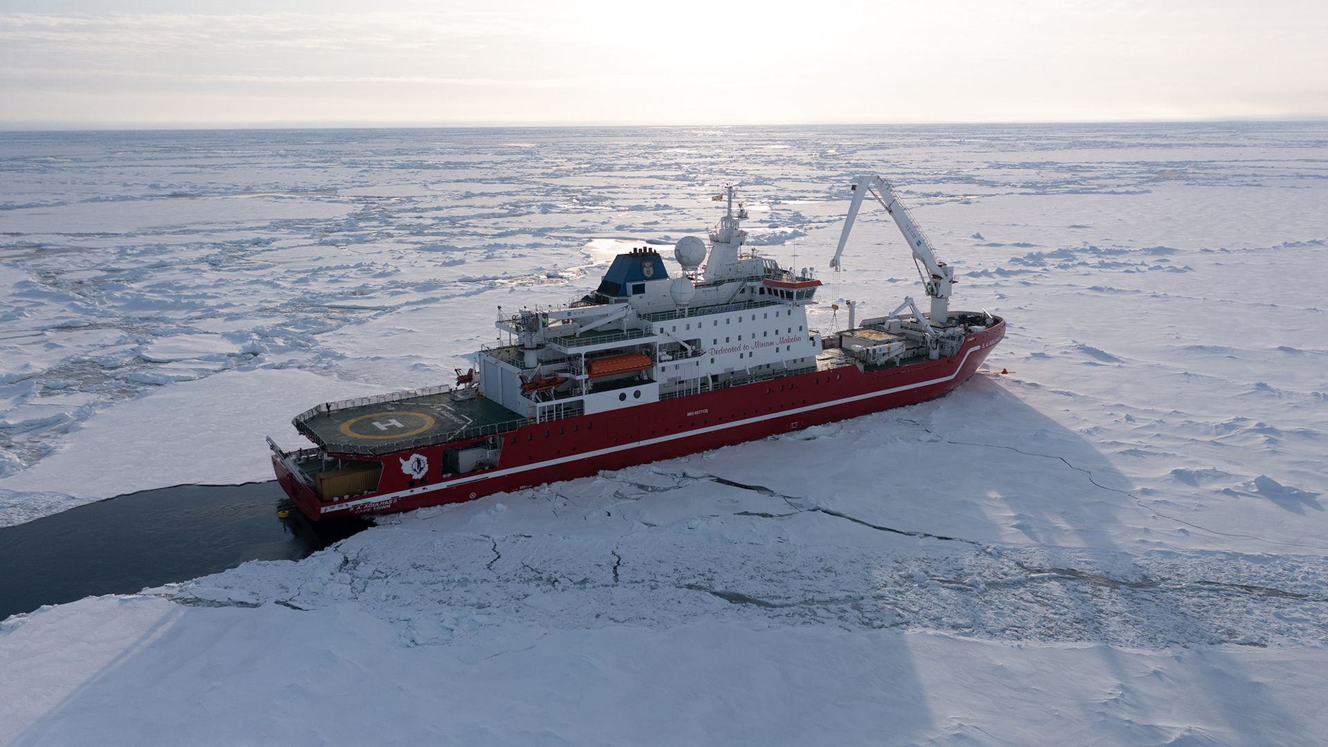 Underway through the pack ice - the "S.A.Agulhas II"