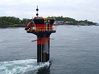 Installation eines Testkraftwerks in der Meerenge von Strangford. Bild: WikiCommons, Fundy.