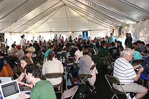 Einblick ins Tweetup-Zelt, Mission STS-134