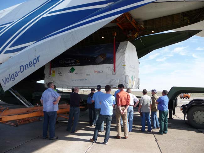 Entladung von TanDEM-X in Baikonur