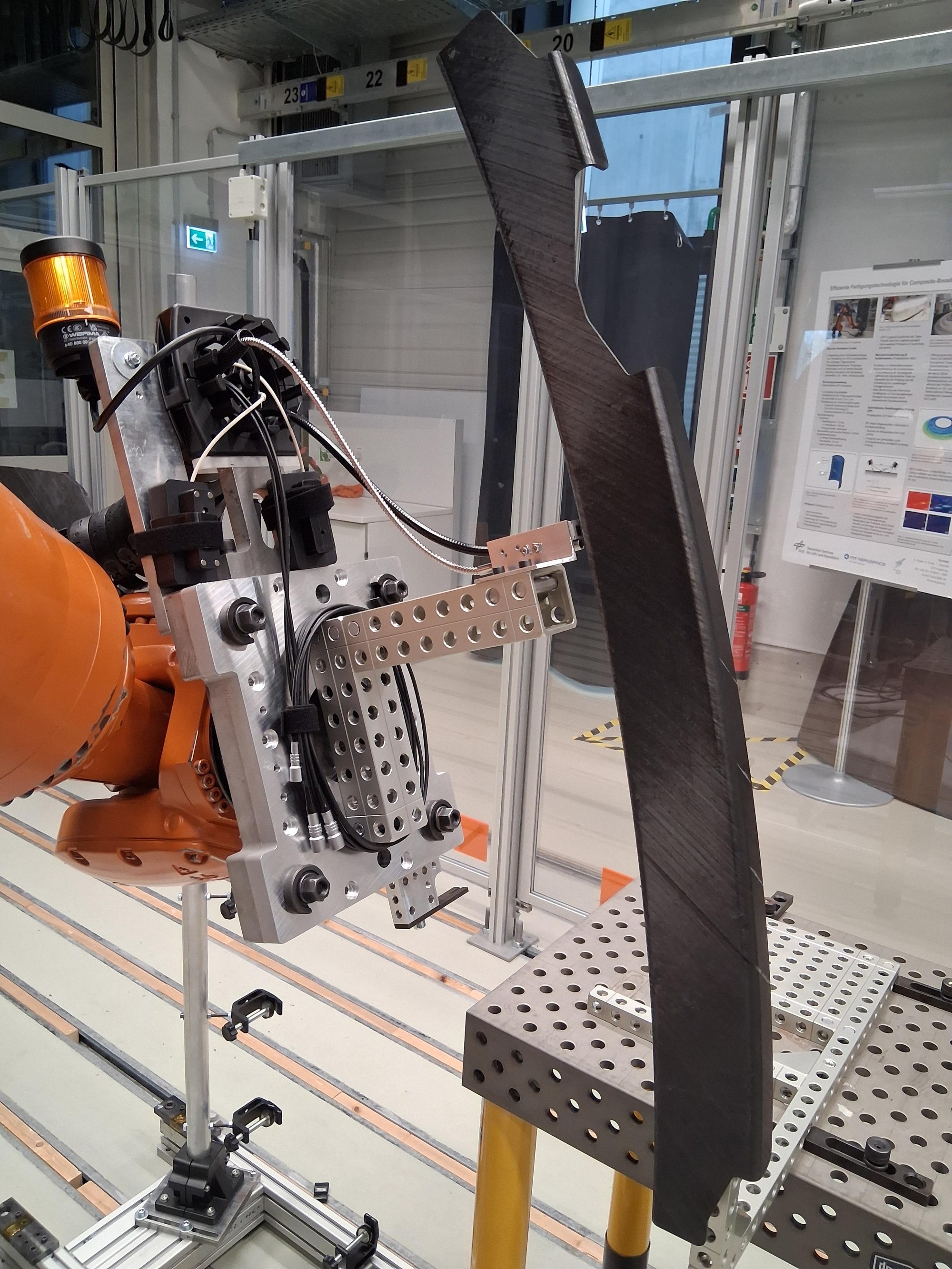 High-rate non-destructive testing of complexly shaped components using robot-based laser-excited acoustics